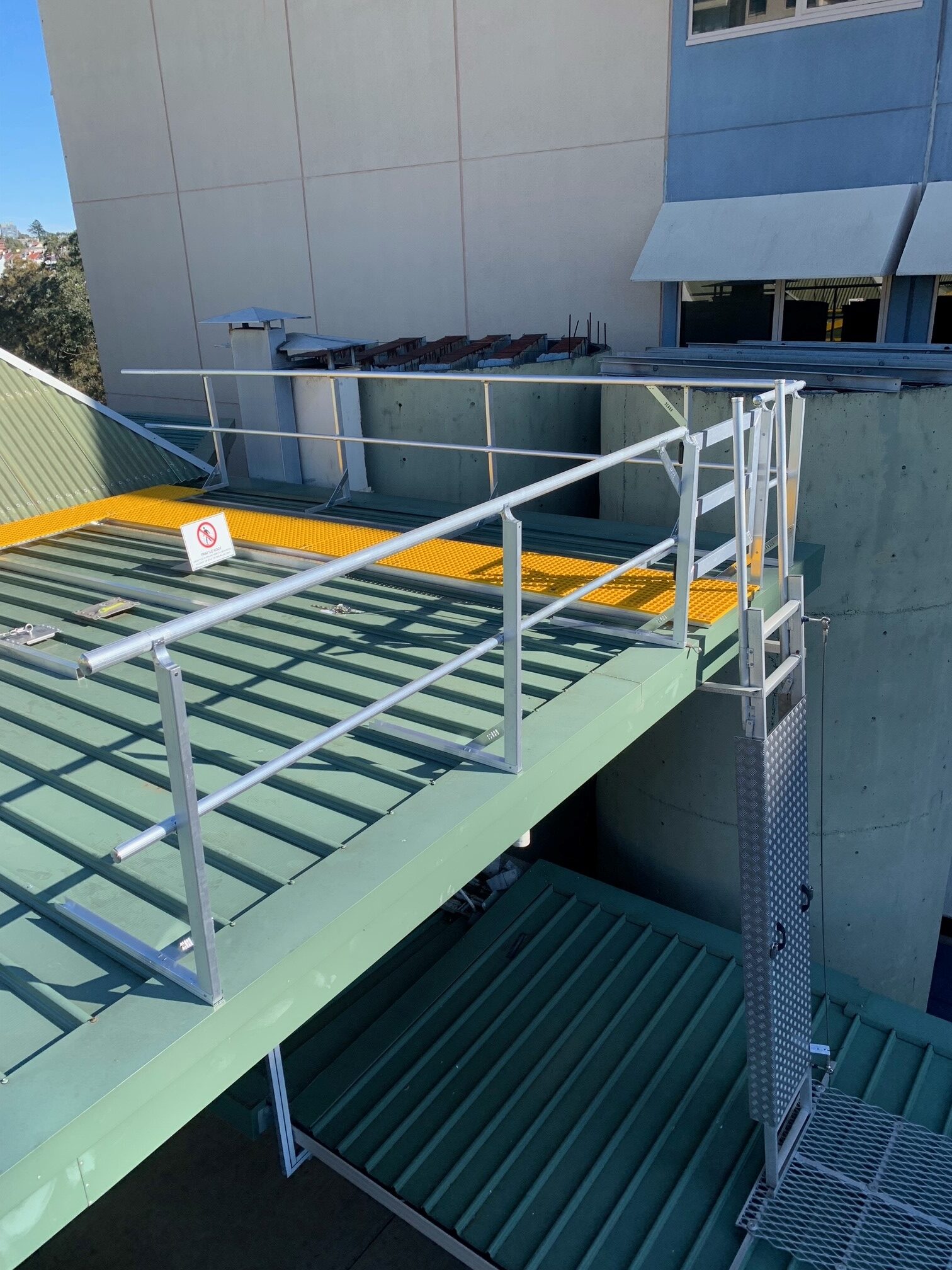 RISSafety height safety system and guardrail on a commercial building roof.