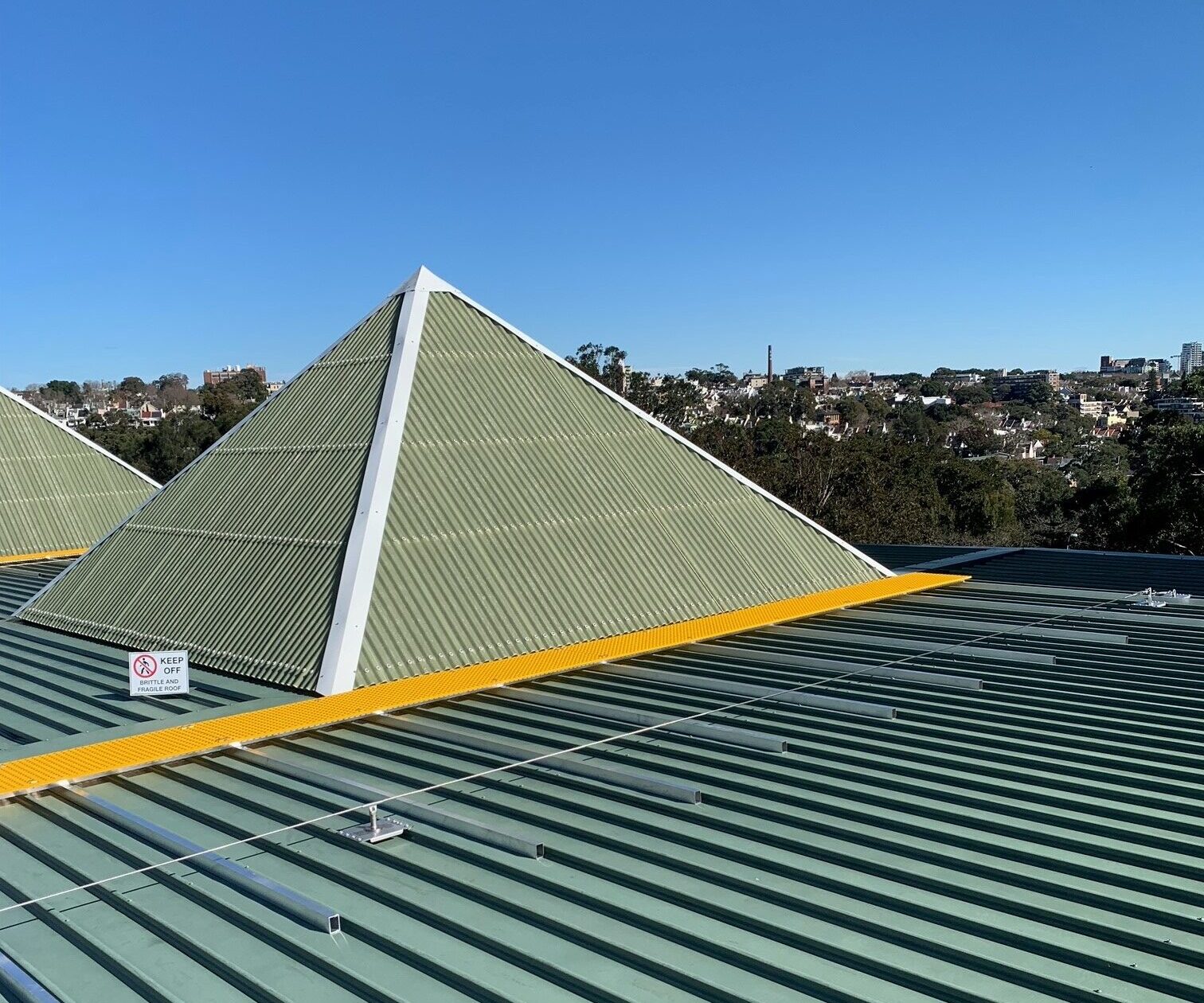 New gantry and static safety line installed on the roof of Edgecliff Station.